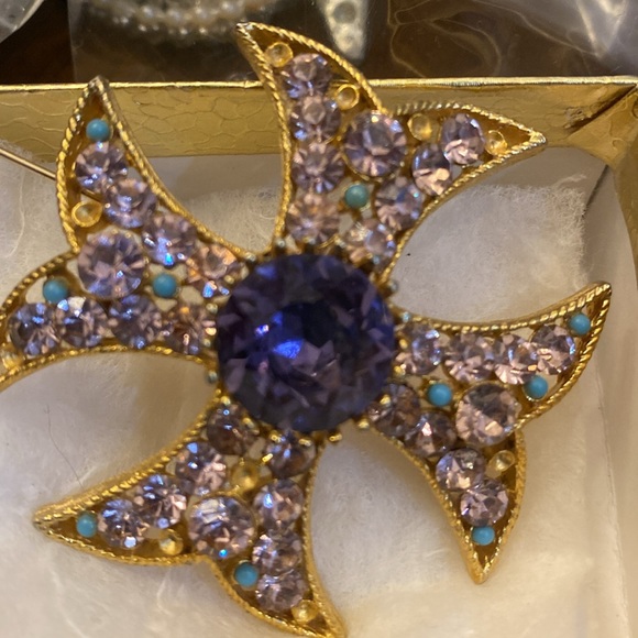 BSK SIGNED MalteseCross, Large round Periwinkle round shiningcenter stone broach - Picture 4 of 11